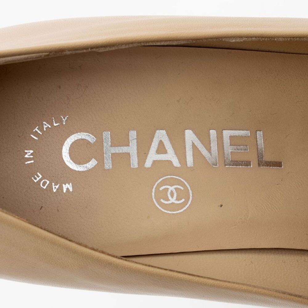 Chanel Lambskin CC Cap Toe Pumps - Size 7.5 / 37.5 - Picture 8 of 9